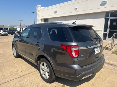 Used 2019 Ford Explorer XLT w/ Equipment Group 201A FWD image 6