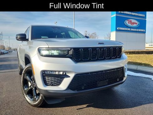 Used 2025 Jeep Grand Cherokee Limited w/ Luxury Tech Group II AWD/4WD image 14