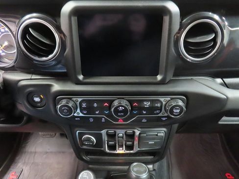 Used 2023 Jeep Wrangler Unlimited Sahara image 13