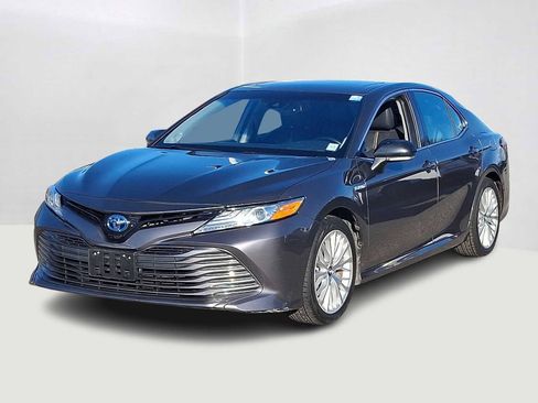 Certified 2019 Toyota Camry XLE image 1