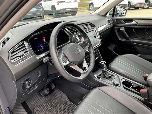 Used 2022 Volkswagen Tiguan SE AWD/4WD image 8