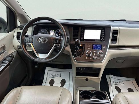 Used 2018 Toyota Sienna XLE FWD image 22