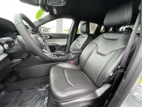 Used 2025 Jeep Compass Limited AWD/4WD image 18