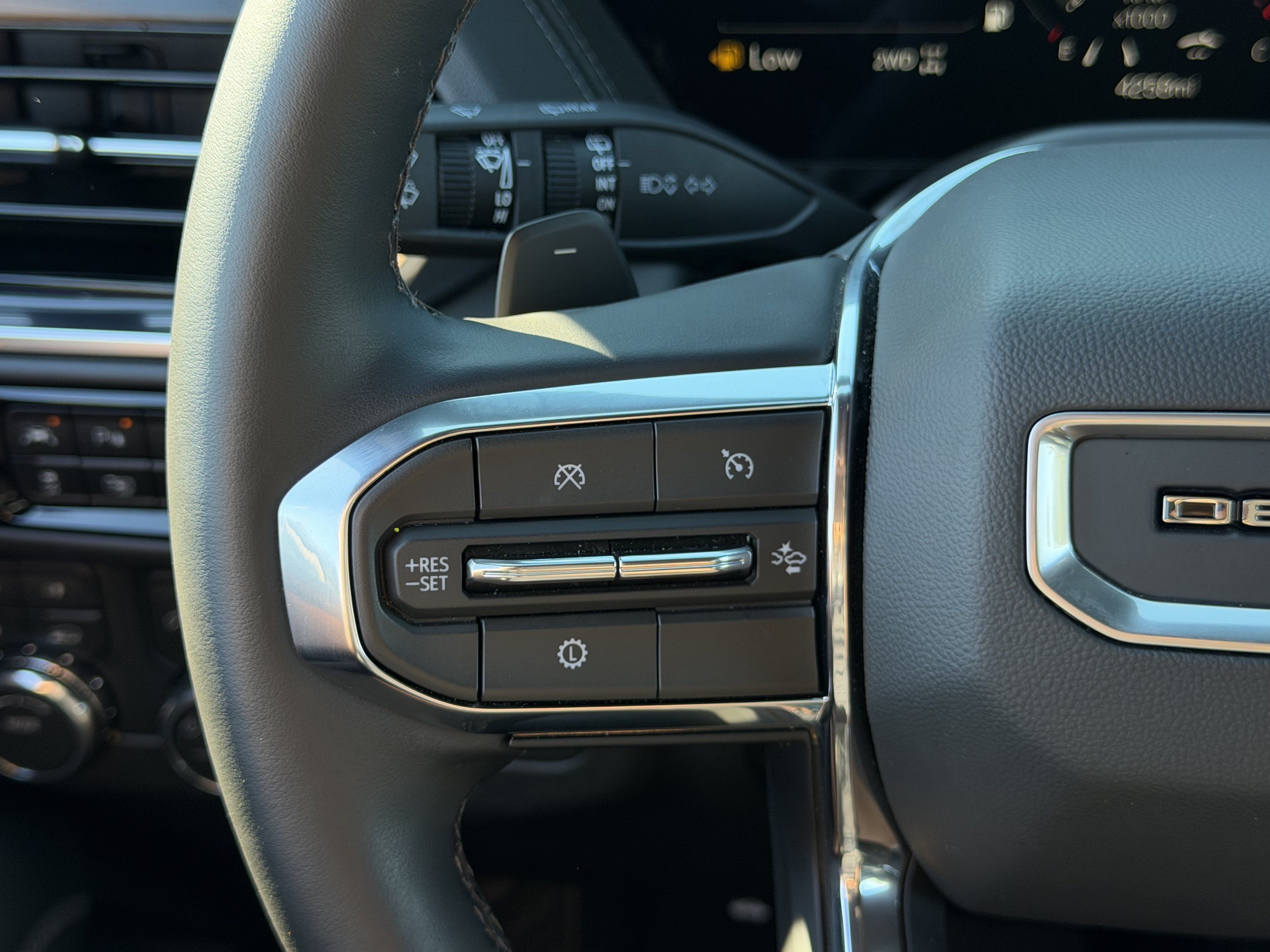Used 2026 GMC Yukon Denali w/ Sun & Power Step Package AWD/4WD image 18