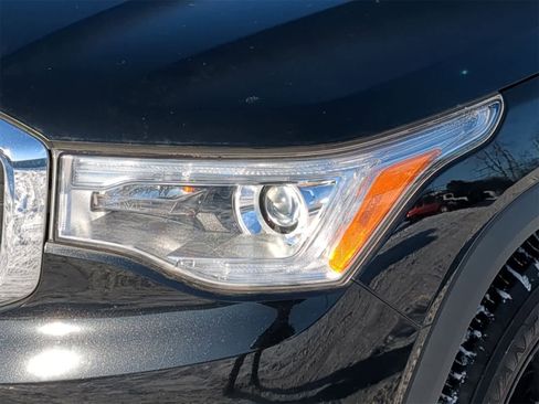 Used 2018 GMC Acadia SLT image 18