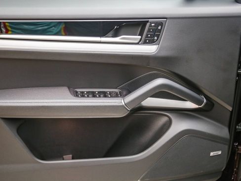 Certified 2025 Porsche Cayenne Coupe AWD/4WD image 27