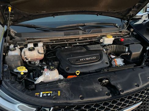 Used 2023 Chrysler Pacifica Limited image 33