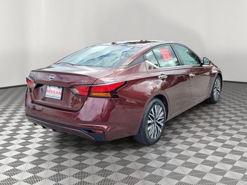 Used 2024 Nissan Altima 2.5 SV image 2