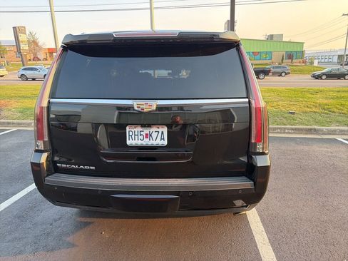 Used 2017 Cadillac Escalade Luxury image 7