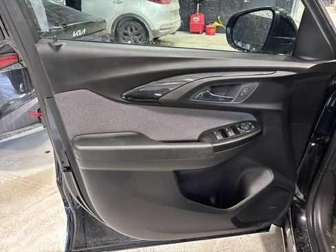 Used 2023 Chevrolet TrailBlazer LT w/ Convenience Package image 9