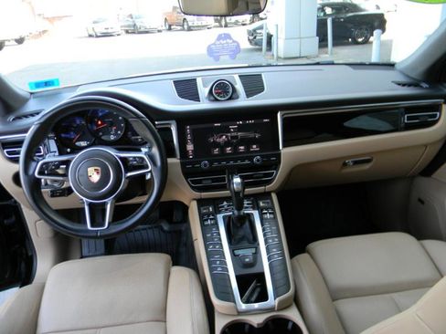 Used 2021 Porsche Macan image 20