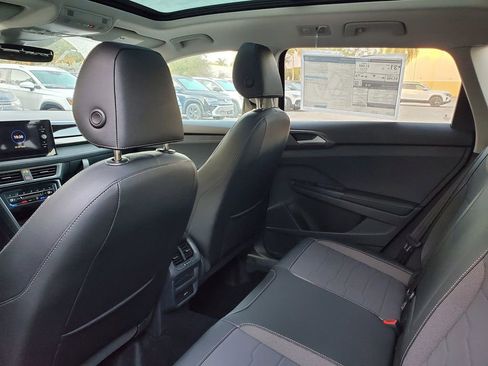 New 2026 Volkswagen Taos SE FWD image 5