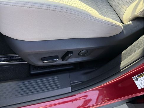 Certified 2023 Nissan Rogue SV FWD image 28