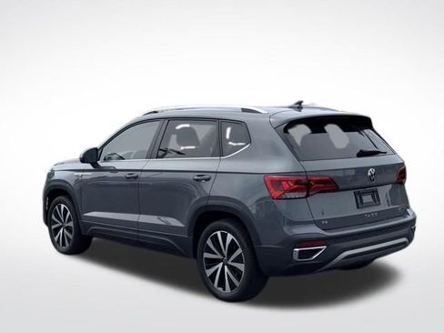 Used 2022 Volkswagen Taos SE w/ Panoramic Sunroof Package AWD/4WD image 9