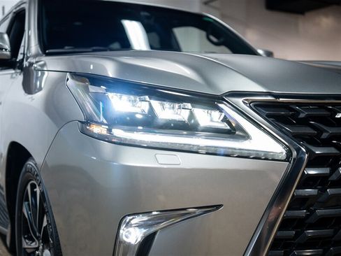 Used 2021 Lexus LX 570 4WD w/ Sport Package image 9