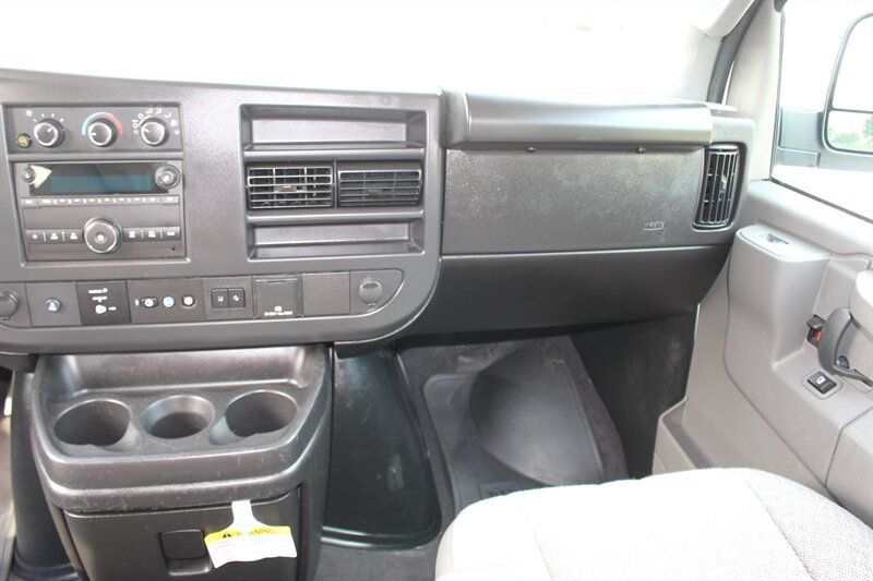 Used 2025 GMC Savana 3500 LT w/ LT Preferred Equipment Group RWD image 17