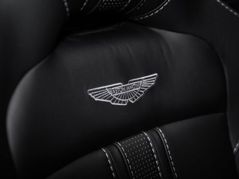 Used 2023 Aston Martin V8 Vantage Roadster image 40