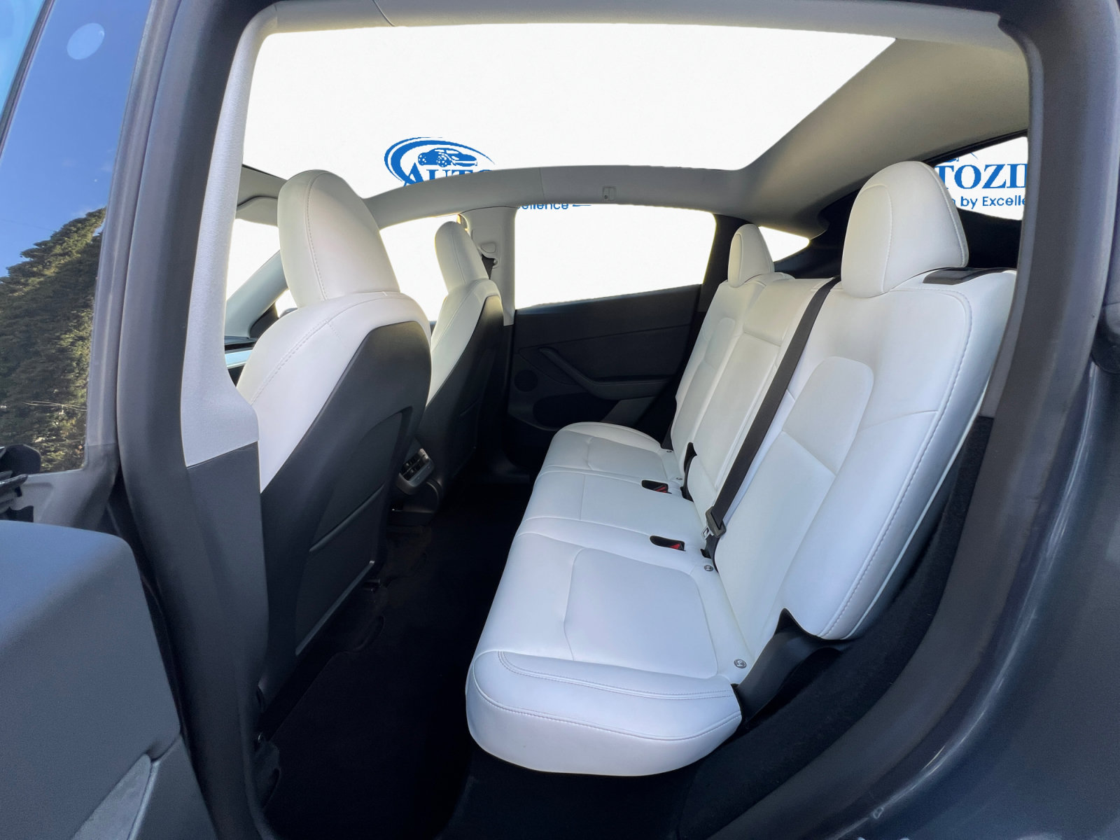 Used 2023 Tesla Model Y AWD image 10