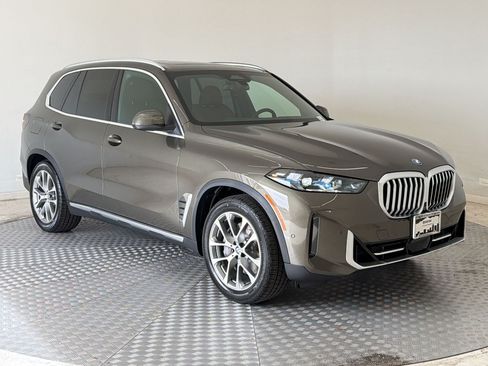 New 2026 BMW X5 xDrive50e w/ Premium Package AWD/4WD image 7