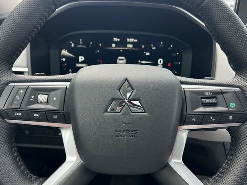 New 2026 Mitsubishi Outlander SE image 25