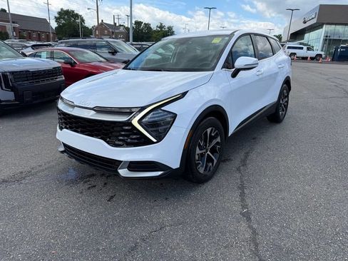 Certified 2024 Kia Sportage EX FWD image 3