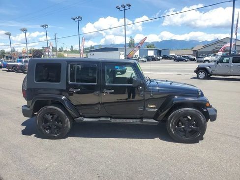 Used 2008 Jeep Wrangler Unlimited Sahara w/ Limited Unlimited Group AWD/4WD image 5