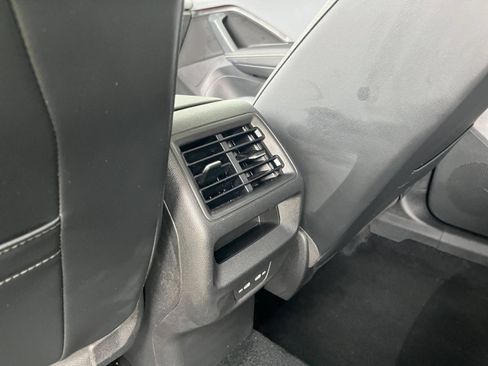 Used 2026 Volkswagen Tiguan SE FWD image 24
