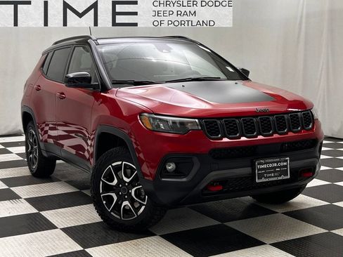 Certified 2025 Jeep Compass Trailhawk w/ Sun & Sound Group AWD/4WD image 1