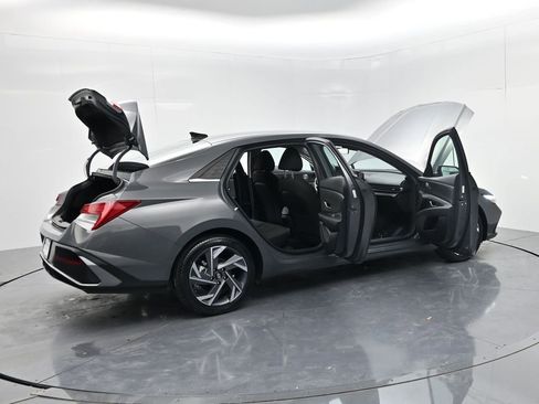 Used 2025 Hyundai Elantra SEL image 52