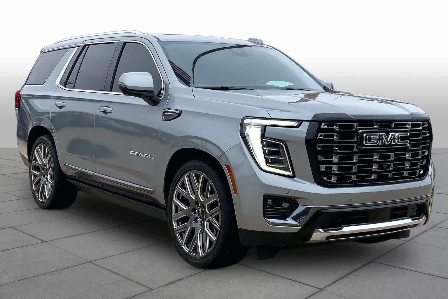 Used 2025 GMC Yukon Denali Ultimate AWD/4WD image 3