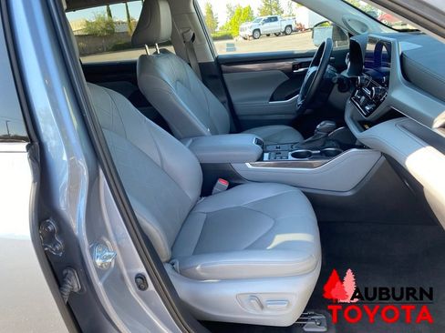 Used 2023 Toyota Highlander Platinum AWD/4WD image 19