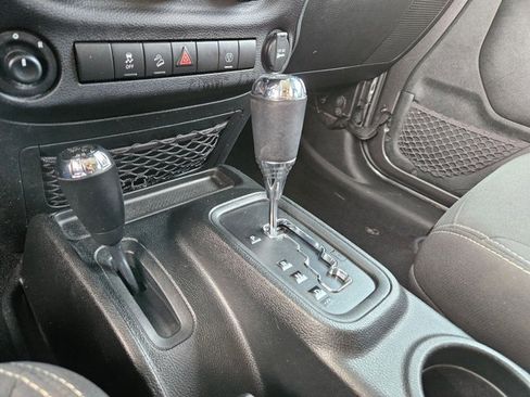 Used 2018 Jeep Wrangler Unlimited Sahara w/ Connectivity Group image 13