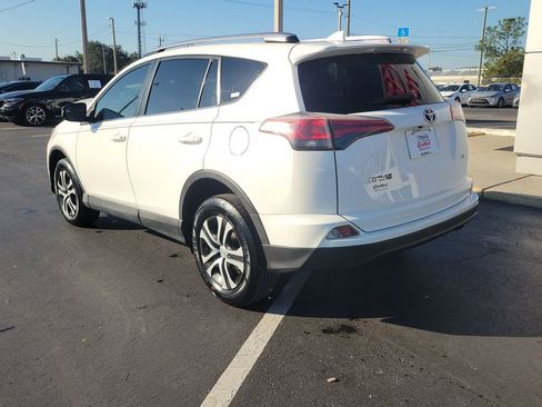 Used 2018 Toyota RAV4 LE image 4