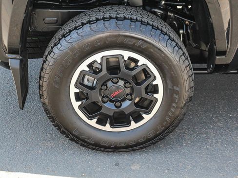 Used 2025 Toyota Tacoma SR5 AWD/4WD image 28
