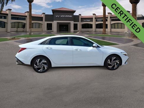 Used 2025 Hyundai Elantra SEL FWD image 9