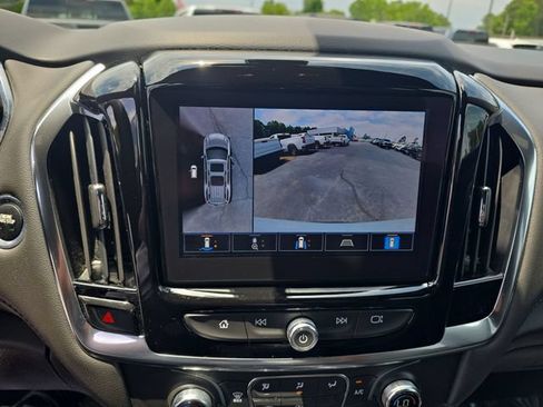 Used 2023 Chevrolet Traverse LT FWD image 25