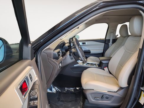 Used 2020 Ford Explorer Platinum w/ Premium Technology Package AWD/4WD image 24