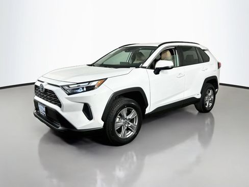 Certified 2022 Toyota RAV4 XLE AWD/4WD image 3
