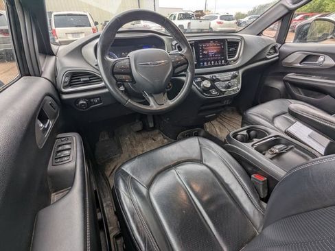 Used 2020 Chrysler Pacifica Touring-L AWD/4WD image 5