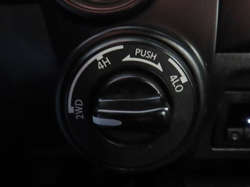 Used 2019 Nissan Titan SV w/ SV Convenience Package AWD/4WD image 24