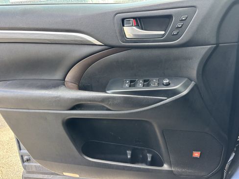 Used 2019 Toyota Highlander Limited image 5