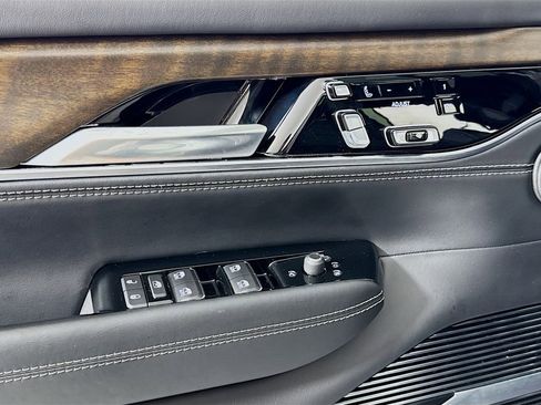 Used 2023 Jeep Grand Wagoneer Series II image 27