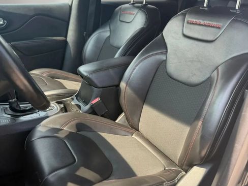 Used 2019 Jeep Cherokee Trailhawk w/ Cold Weather Group AWD/4WD image 11