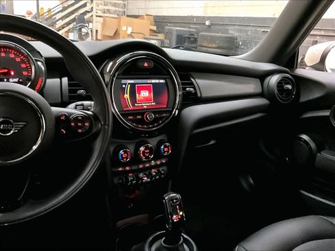 Used 2020 MINI Cooper 2-Door Hardtop image 8