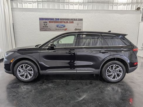 Used 2025 Lincoln Corsair AWD w/ Equipment Group 101A image 2