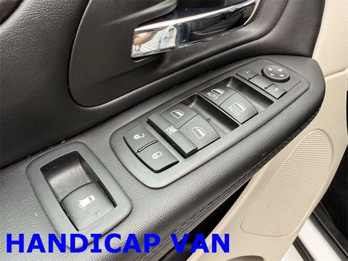 Used 2019 Dodge Grand Caravan SE image 16