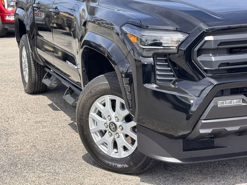 Used 2025 Toyota Tacoma SR5 image 4