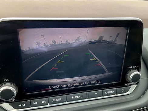 Used 2023 Nissan Rogue SV image 14