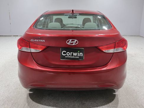 Used 2013 Hyundai Elantra GLS w/ Preferred Pkg FWD image 3