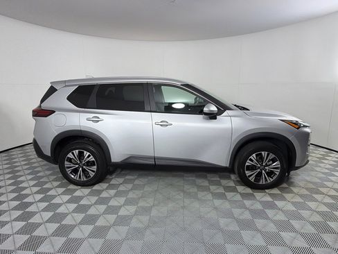 Used 2023 Nissan Rogue SV FWD image 4